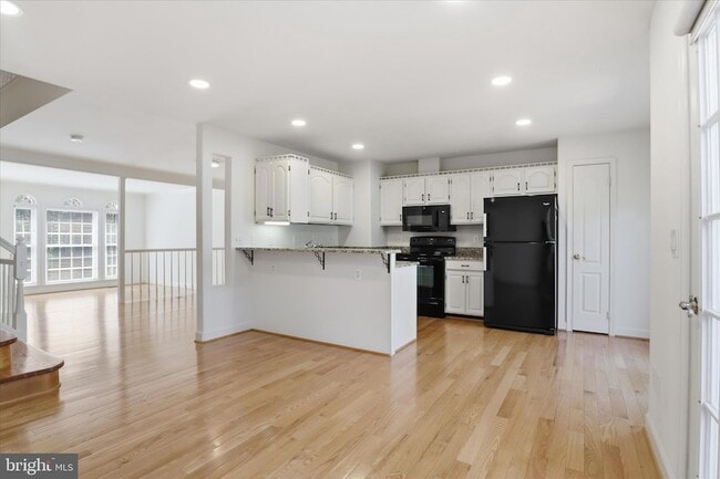 Building Photo - 3946 Valley Ridge Dr