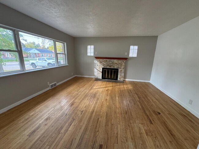 Building Photo - 2812 Fuller Ave NE