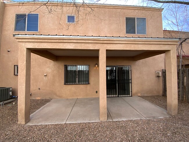 Building Photo - 3 Bedroom Town home Near 4th Street SW & B...