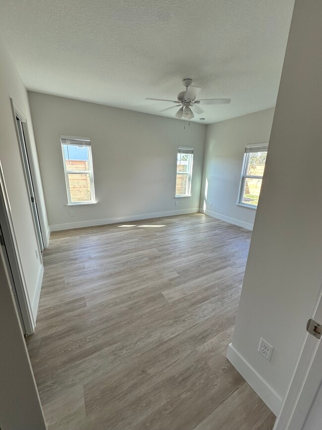 Building Photo - 1A A St