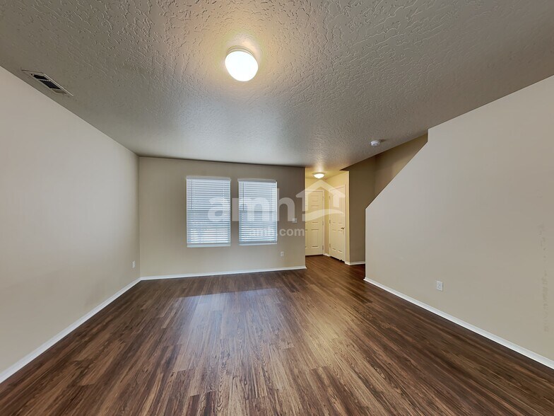 Building Photo - 363 E Ivy Glade St