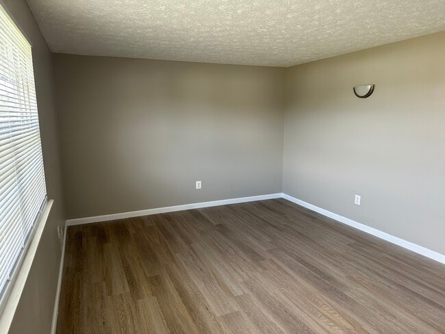 Building Photo - 72 Willowick Dr