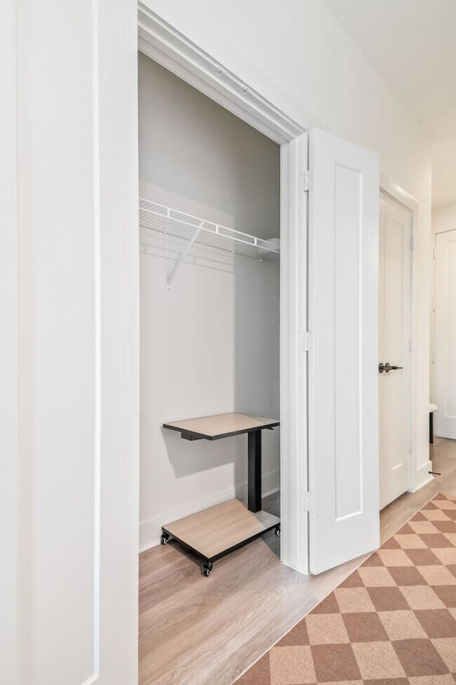 Building Photo - 701 Richmond Ave.