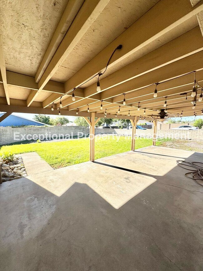 Building Photo - Ready to move in 4 bedroom 2 bath home!