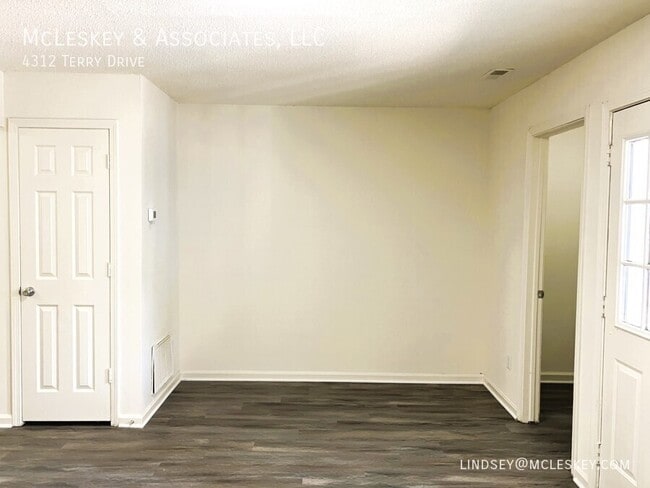 Building Photo - 4312 Terry Dr