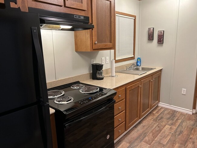 Building Photo - COZY MOBILE HOME AVAILABLE! 1 bed 1 bath i...