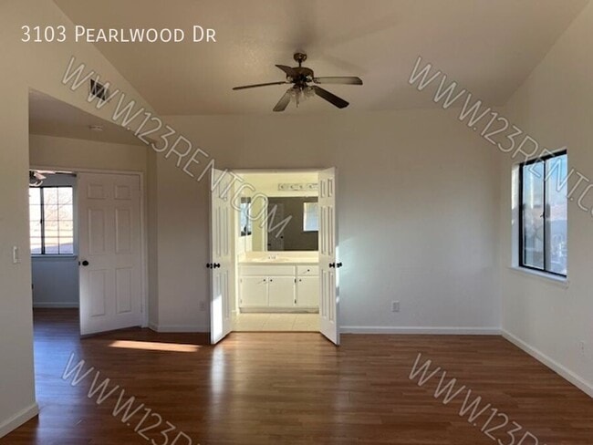 Building Photo - 3103 Pearlwood Dr