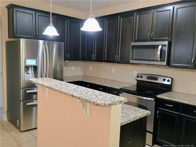 Building Photo - 40 Cromwell Cir