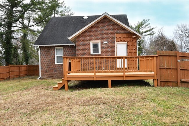 Building Photo - 1307 Polo Rd