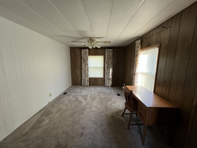 Building Photo - TWO BEDROOM HOME IN WILLIAMSBURG - GREAT L...