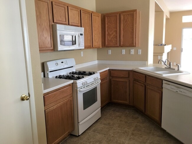 Building Photo - NW Single Story 3 Bedroom