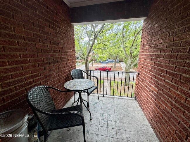 Building Photo - 2325 Myra St