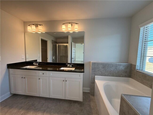 Building Photo - 345 Hellen Vly Dr