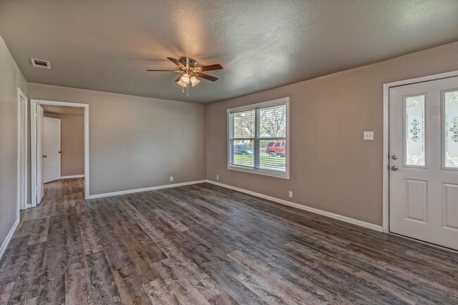 Building Photo - 1910 S 47th St