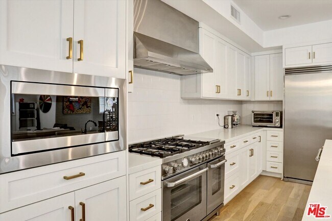 Building Photo - 10593 Kinnard Ave