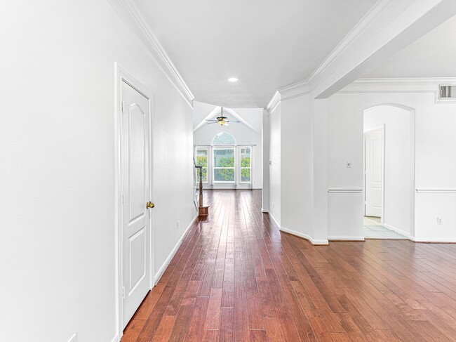 Building Photo - 5407 Lake Pl Dr