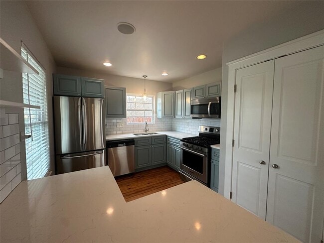 Building Photo - 5513 Avenue F