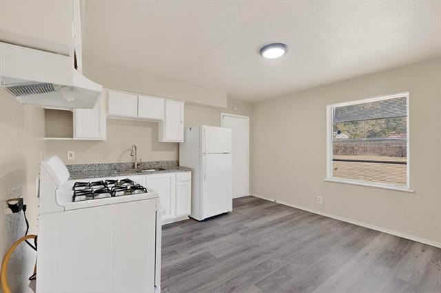 Building Photo - 310 Palm Oak Dr