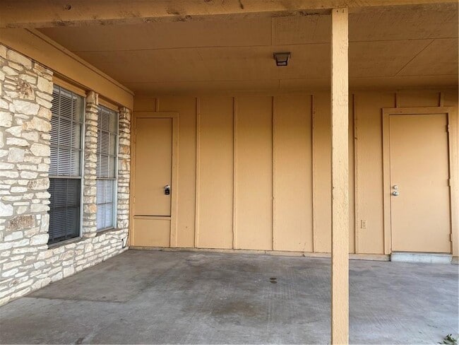 Building Photo - 6707 Skynook Dr