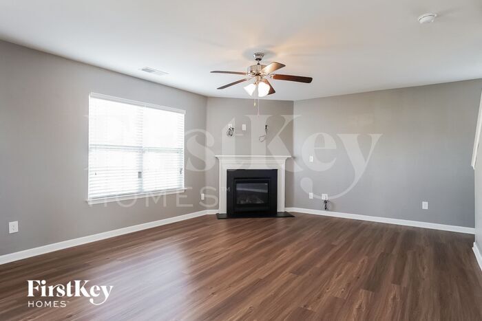 Building Photo - 1400 Glenwater Dr