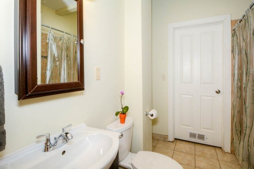 Building Photo - 135 Paul Gore St