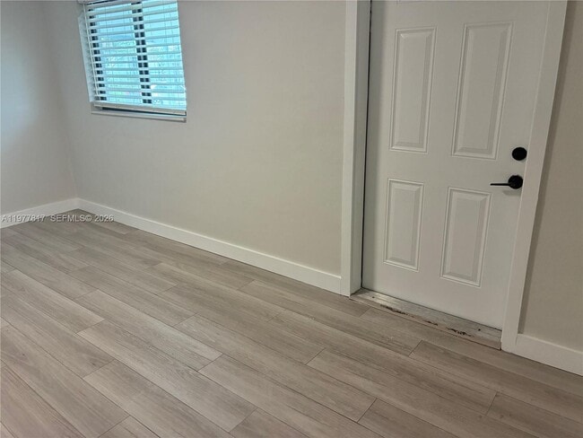 Building Photo - 490 NE 170th St