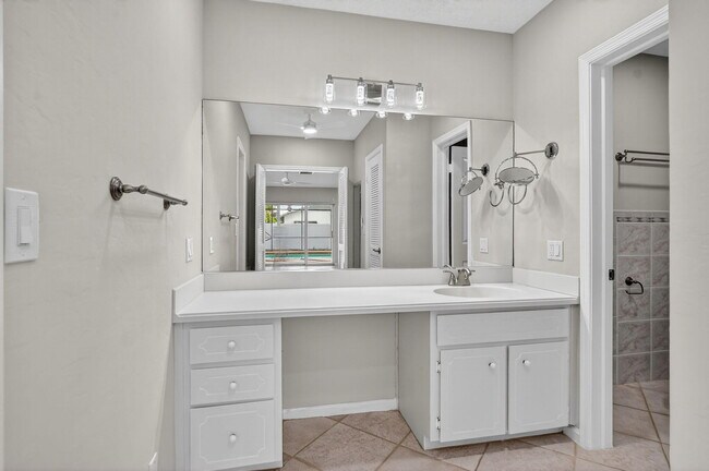 Building Photo - 1544 NW 9th St