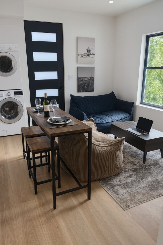 Building Photo - 1202 W 37th Dr