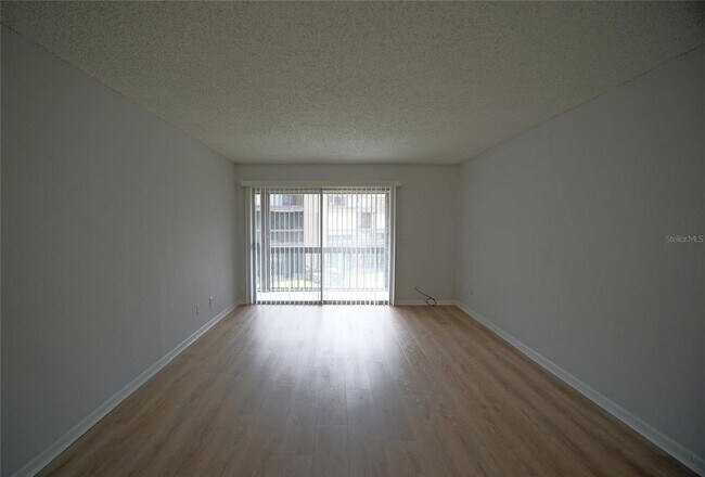 Building Photo - 6338 Newtown Cir