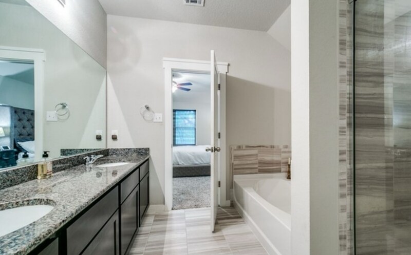 Building Photo - 318 Clorinda