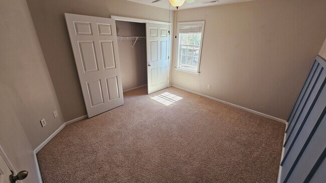 Building Photo - Prestigious 3 Bedroom Home!!!