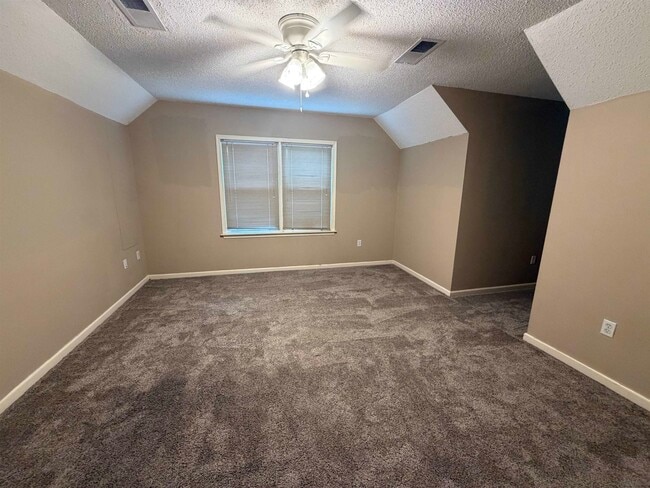 Building Photo - 956 Rolling Oaks Ln
