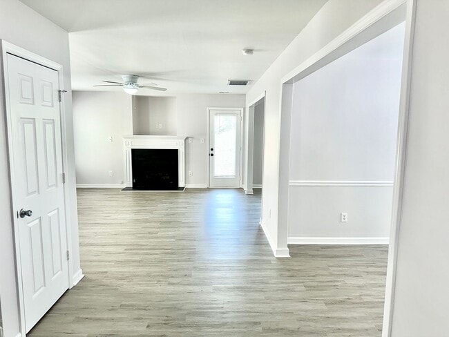 Building Photo - Updated 4BD, 2.5BA Raleigh Home With a 2-C...