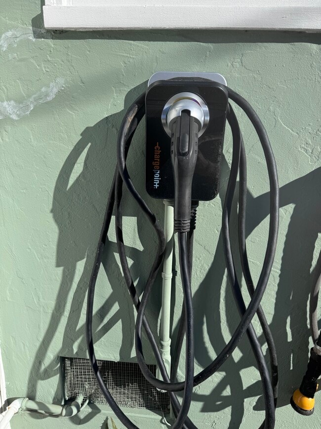 Building Photo - 1136 Hayes St