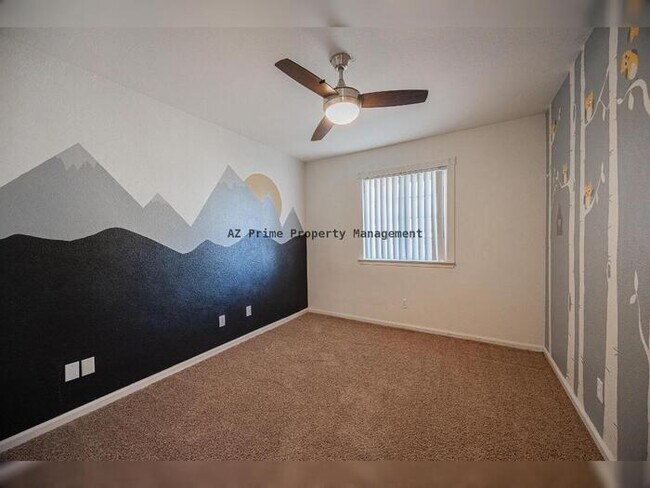 Building Photo - 2429 E Juanita Ave