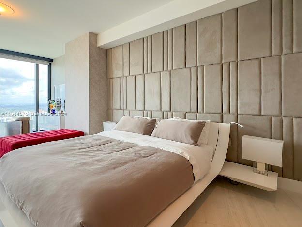 Building Photo - 18555 Collins Ave