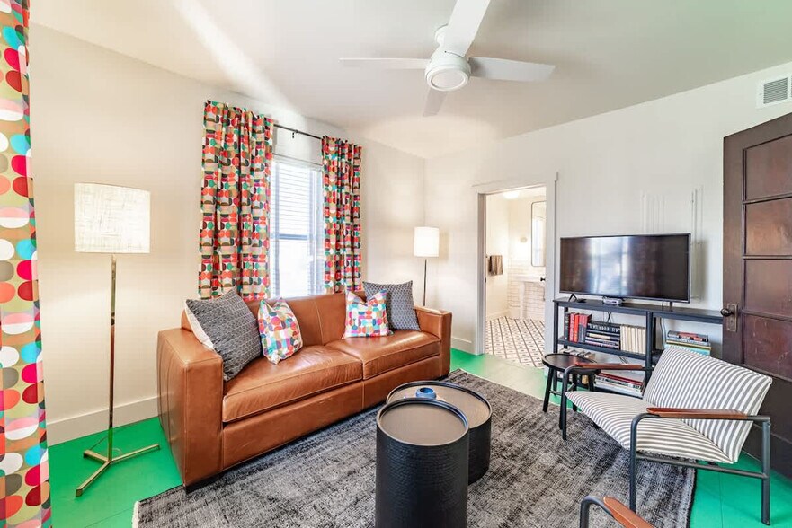 Building Photo - 108 Featherbone Ave