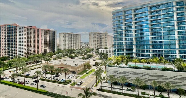 Building Photo - 17555 Collins Ave
