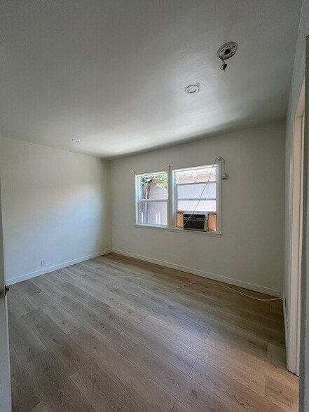 Building Photo - 414 N Glenwood Pl