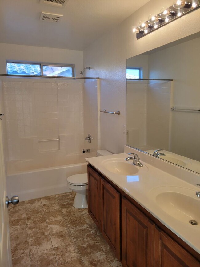 Building Photo - Stunning 3-story corner home in the NW 3 bed 3.5bath
