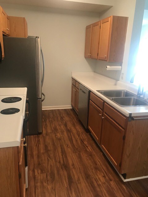 Building Photo - 8562 Hopkins Cir