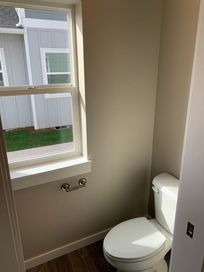 Building Photo - 668 E Street