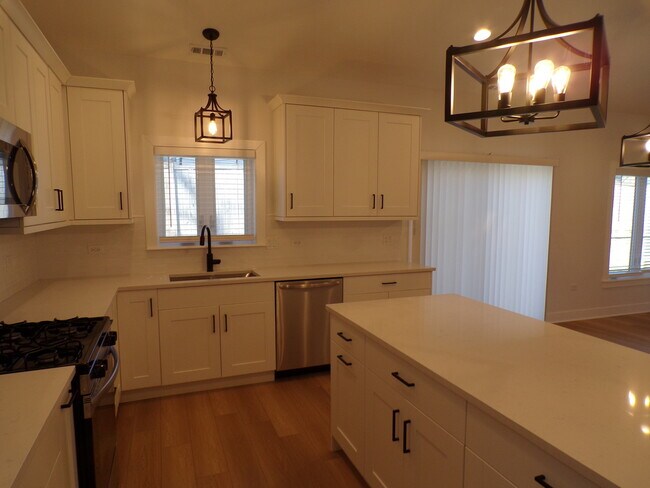 Building Photo - 33476 N Evergreen Dr