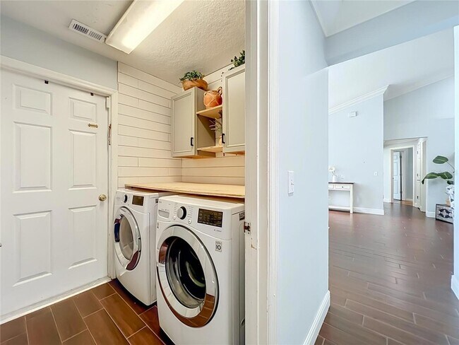 Building Photo - 3020 Hartland Ct