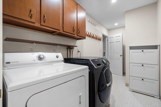 Building Photo - 3673 Pheasant Dr
