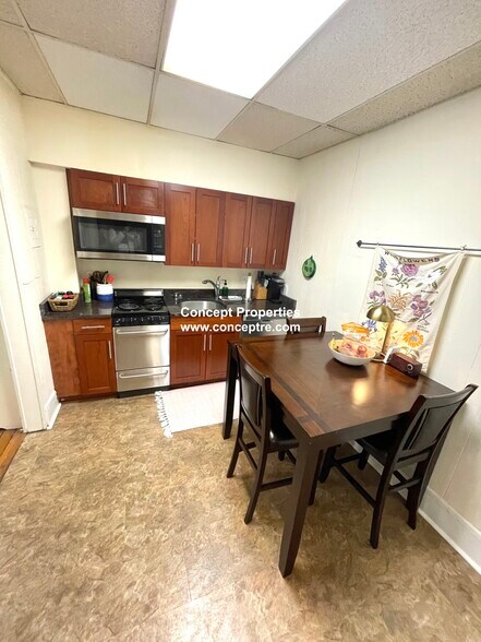 Primary Photo - 17 Aberdeen St