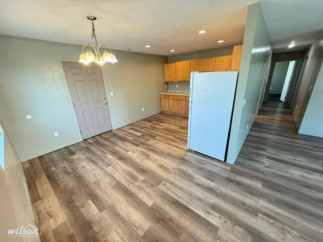 Building Photo - 1401 S 4th Ave