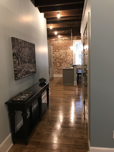 Building Photo - 134 N Main St