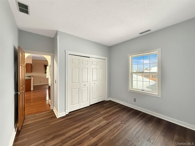 Building Photo - 70 High Point Cir