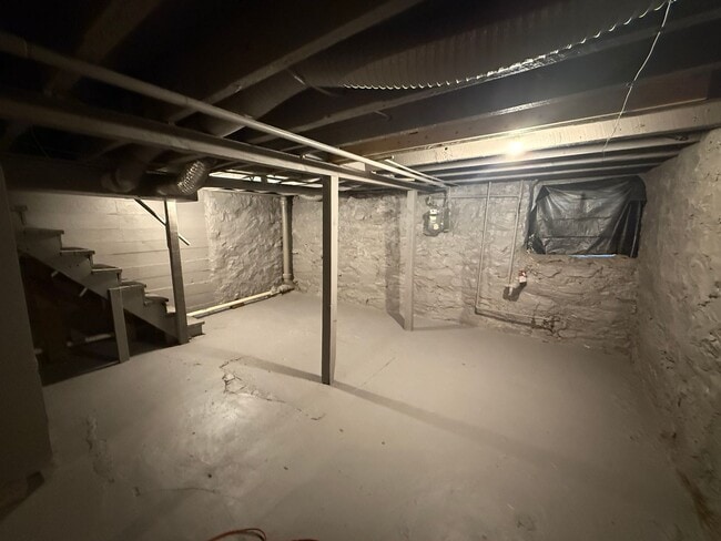 Building Photo - Charming 3-Bedroom Home for Rent with a Ya...